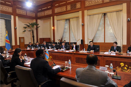 Presidents Joseph Kabila and Lee Myung-bak at Congo-Korea bilateral summit